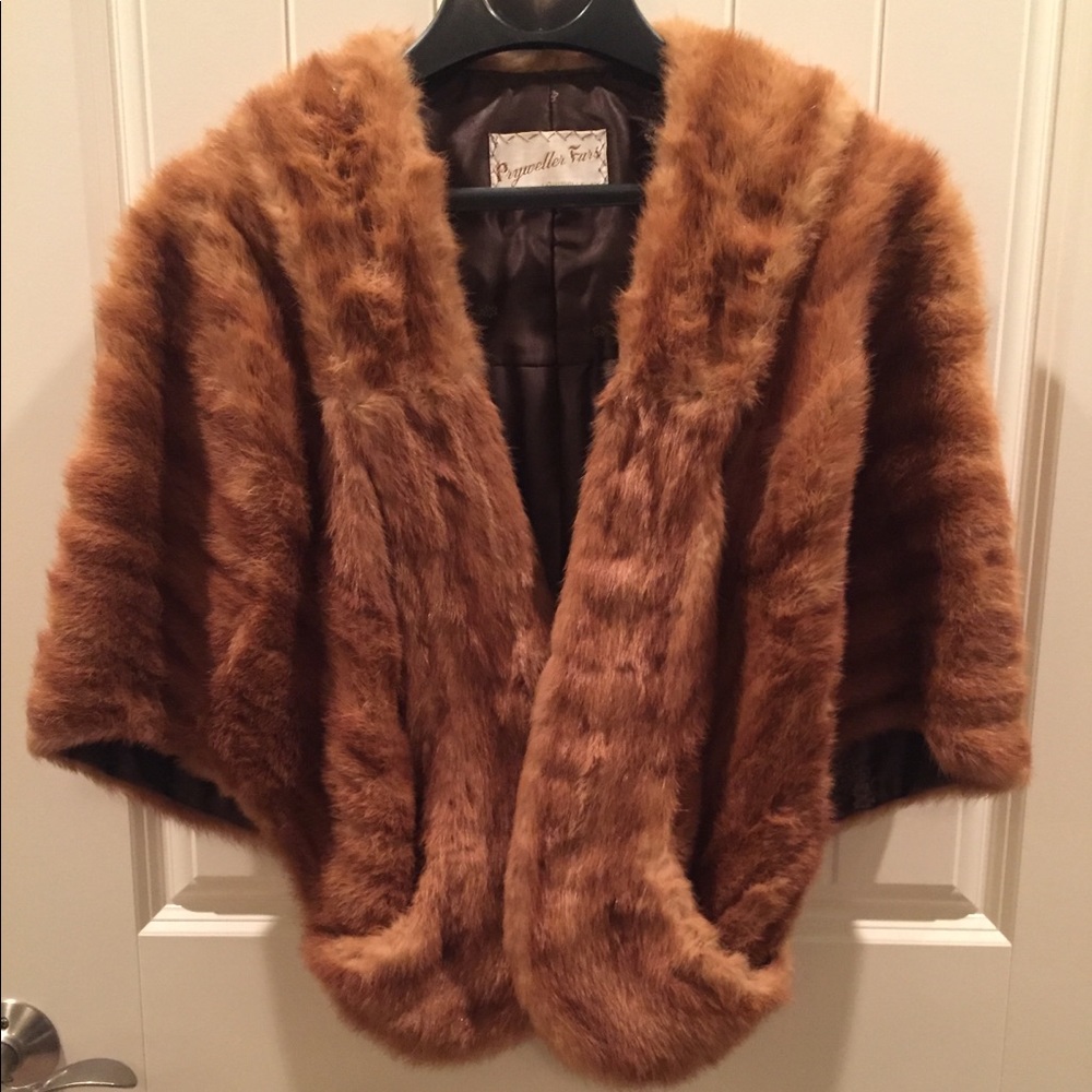 Pryweller fur shrug with pockets